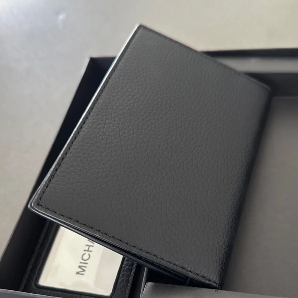 Michael Kors Black Passport-luggage tag Leather Travel Set